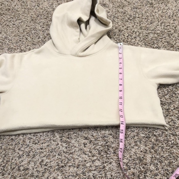 Aritzia TNA Cropped Hooded Sweatshirt Size XXS Cream Fleece Lined Hoodie - Picture 8 of 9